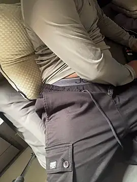 Snapshot of BlahNextDoor chatting on 12.21.25 BlahNextDoor online show from 12.21.25