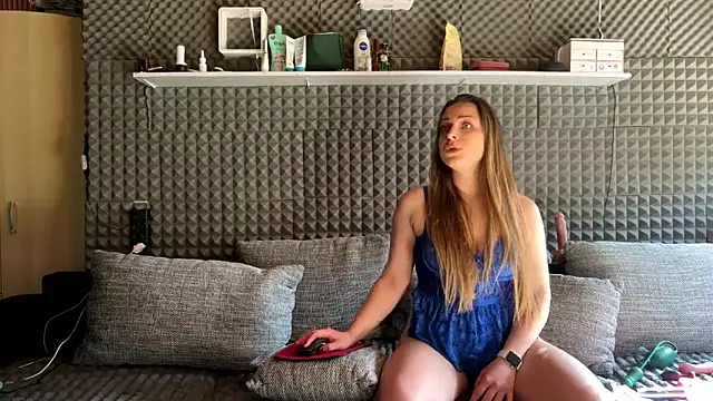 Dee Lorrie online show from 03.05.26