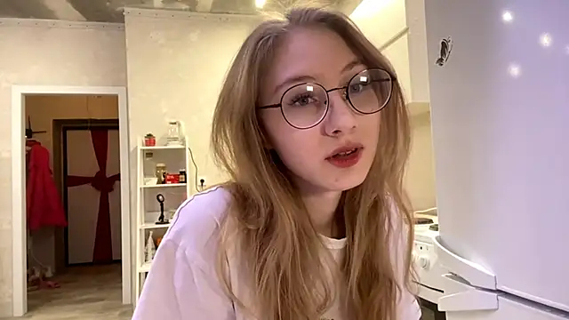 Snapshot of MargyDejong chatting on 12.14.25 MargyDejong online show from 12.14.25