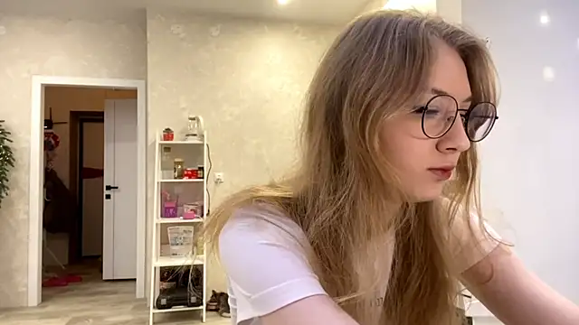 Snapshot of MargyDejong chatting on 12.16.25 MargyDejong online show from 12.16.25