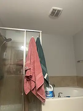 Snapshot of celeste103139 chatting on 12.04.25 celeste103139 online show from 12.04.25