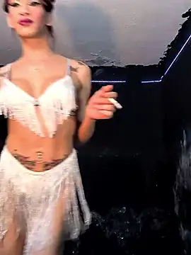 Snapshot of makensys_dirty_hot chatting on 12.13.25 makensys dirty hot online show from 12.13.25