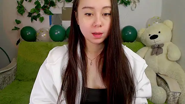 Snapshot of AlinaEleven chatting on 12.13.25 AlinaEleven online show from 12.13.25