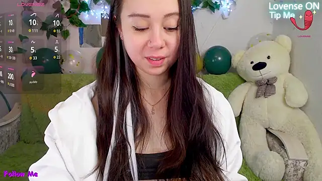 Snapshot of AlinaEleven chatting on 12.14.25 AlinaEleven online show from 12.14.25