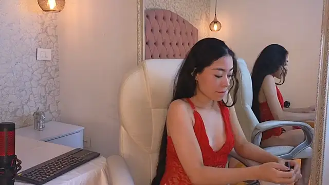 viiolet whitee online show from 12.15.25