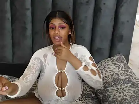 Snapshot of SexyHarleyBlack chatting on 12.15.25 SexyHarleyBlack online show from 12.15.25