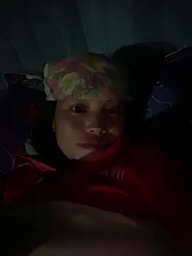 Snapshot of Lilik2 chatting on 12.14.25 Lilik2 online show from 12.14.25