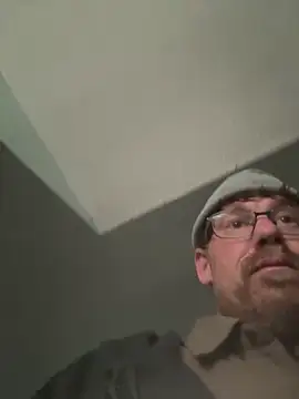 Snapshot of BamaBoi40AL chatting on 12.17.25 BamaBoi40AL online show from 12.17.25