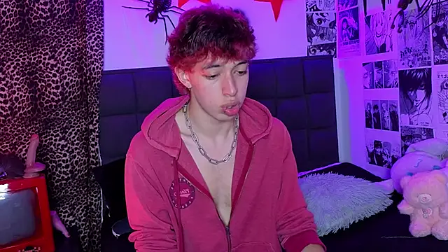 Snapshot of Otter_Starr chatting on 12.04.25 Otter Starr online show from 12.04.25