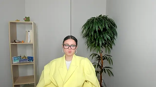 Snapshot of RonnieSparlin chatting on 12.02.25 RonnieSparlin online show from 12.02.25