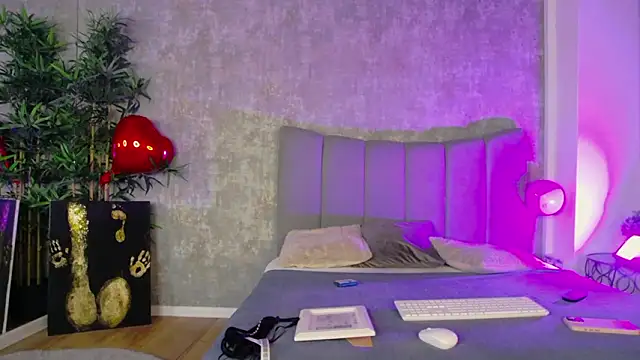 LucyRayy online show from 02.24.26