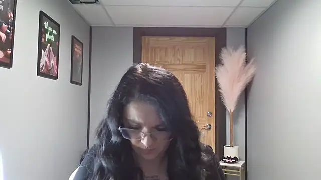 Snapshot of Natalia5Nash chatting on 12.15.25 Natalia5Nash online show from 12.15.25