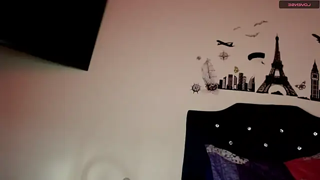 Snapshot of MisNicol chatting on 12.22.25 MisNicol online show from 12.22.25