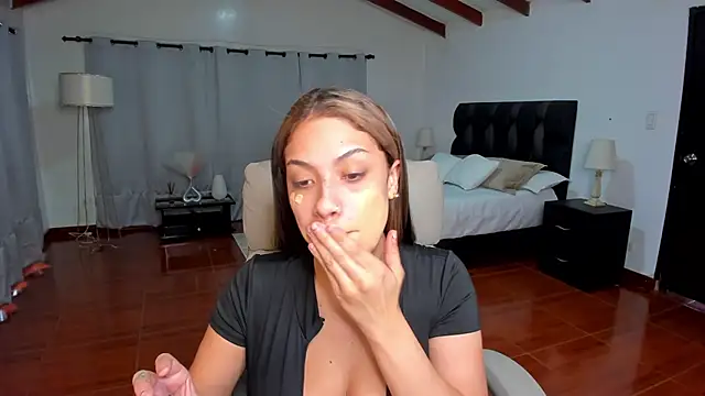 Zara Wolf  online show from 12.20.25