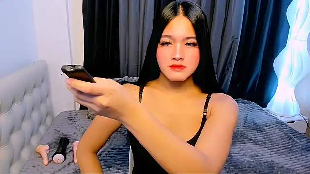 Snapshot of HollyMariee chatting on 12.05.25 HollyMariee online show from 12.05.25