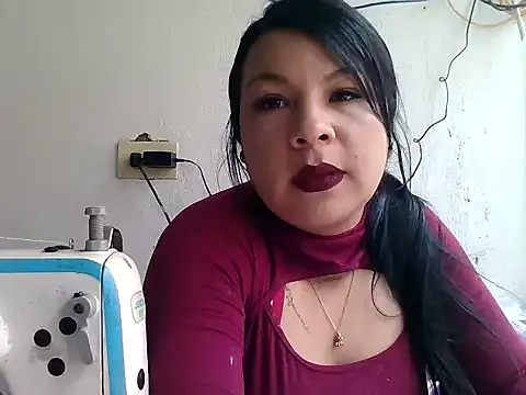 Snapshot of antonella-3433 chatting on 12.05.25 antonella-3433 online show from 12.05.25