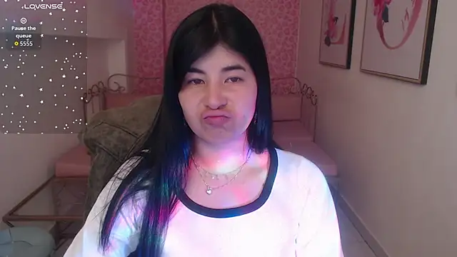 Snapshot of Nina_harpper_ chatting on 12.15.25 Nina harpper online show from 12.15.25