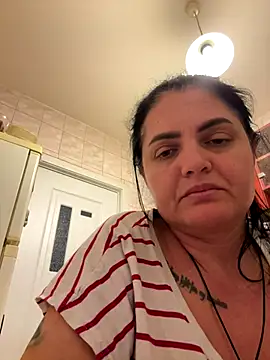 Snapshot of gini92 chatting on 12.14.25 gini92 online show from 12.14.25