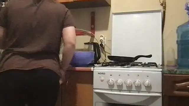 Snapshot of KrisToday chatting on 12.05.25 KrisToday online show from 12.05.25