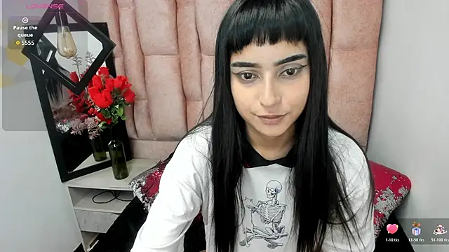 Snapshot of CLEO_ROSS chatting on 12.13.25 CLEO ROSS online show from 12.13.25