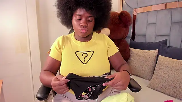 Snapshot of liarosee11 chatting on 12.14.25 liarosee11 online show from 12.14.25