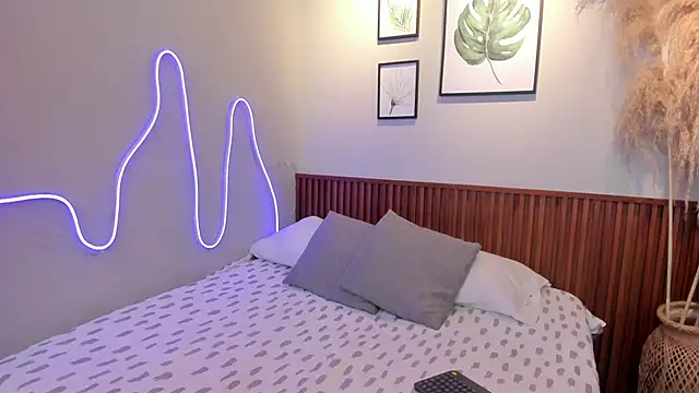 MIAROGGERSS online show from 02.21.26