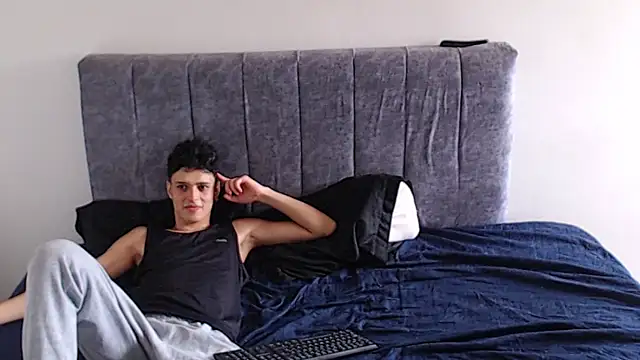 Snapshot of hottie_couplee chatting on 05.20.26 hottie couplee online show from 05.20.26