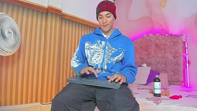 Snapshot of jack__baby_ chatting on 12.20.25 jack baby online show from 12.20.25