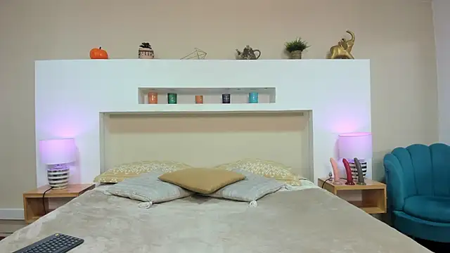 AnikaRomanoff  online show from 12.03.25