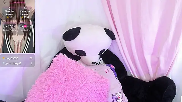 Snapshot of sofia_shadow_ chatting on 12.15.25 sofia shadow online show from 12.15.25