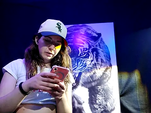 Snapshot of NatyMia chatting on 12.14.25 NatyMia online show from 12.14.25