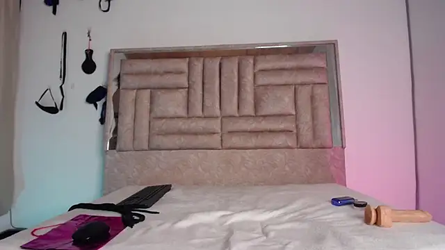 Snapshot of Alexamoonx chatting on 12.16.25 Alexamoonx online show from 12.16.25