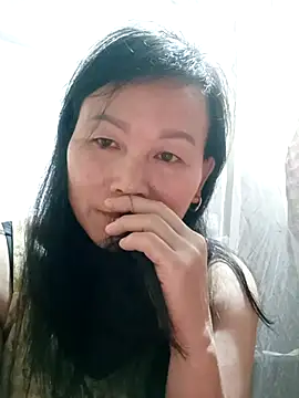 Snapshot of Lili-123k chatting on 12.04.25 Lili-123k online show from 12.04.25