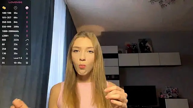 Snapshot of AveryBerkson chatting on 12.16.25 AveryBerkson online show from 12.16.25