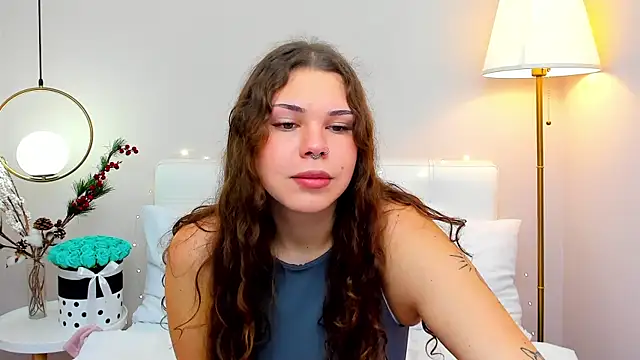 Snapshot of MartaRey chatting on 12.18.25 MartaRey online show from 12.18.25