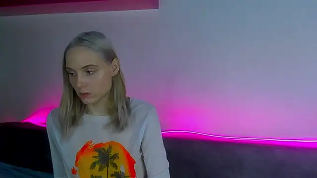 Snapshot of Gina_Gina_love chatting on 12.05.25 Gina Gina love online show from 12.05.25