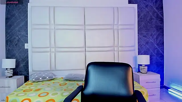 TiffanyHoustton online show from 04.23.26