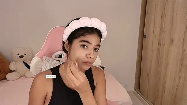 Snapshot of phia_carter chatting on 04.18.26 phia carter online show from 04.18.26