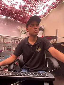 Snapshot of SweeXioji chatting on 12.18.25 SweeXioji online show from 12.18.25