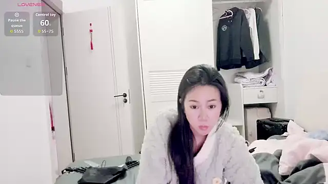 Snapshot of TONGTONG-2025 chatting on 12.15.25 TONGTONG-2025 online show from 12.15.25