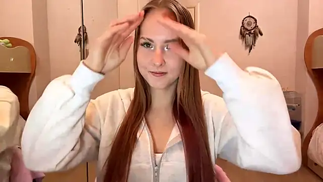 Snapshot of velvetmary chatting on 12.14.25 velvetmary online show from 12.14.25