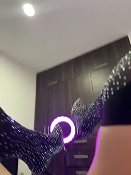 Snapshot of AlaiaSweet__ chatting on 12.04.25 AlaiaSweet online show from 12.04.25