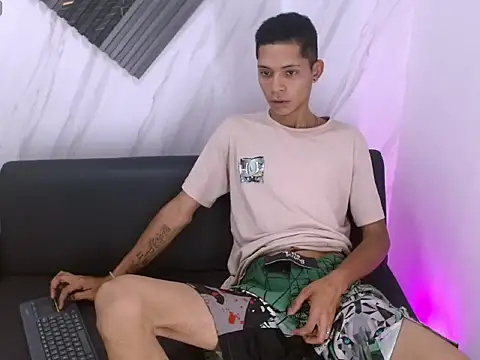 Snapshot of Axel_Marcu chatting on 12.04.25 Axel Marcu online show from 12.04.25