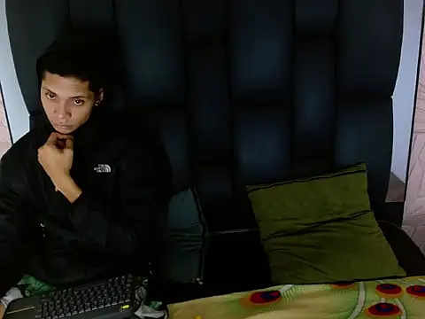 Snapshot of Axel_Marcu chatting on 12.14.25 Axel Marcu online show from 12.14.25