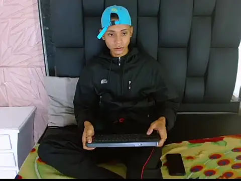 Snapshot of Axel_Marcu chatting on 12.16.25 Axel Marcu online show from 12.16.25