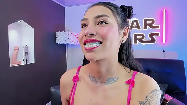 Snapshot of miss_monserrat chatting on 12.15.25 miss monserrat online show from 12.15.25