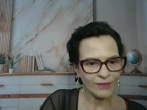 Snapshot of Luna-Hot0802 chatting on 12.17.25 Luna-Hot0802 online show from 12.17.25