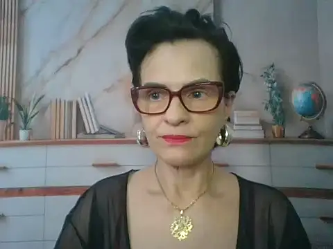 Snapshot of Luna-Hot0802 chatting on 12.20.25 Luna-Hot0802 online show from 12.20.25