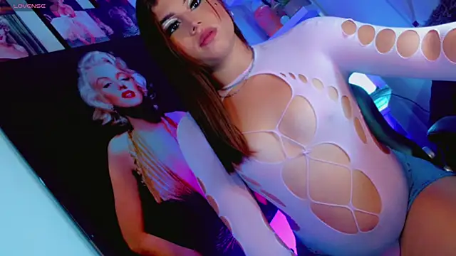 Snapshot of Tiiana_Glow10_ chatting on 12.03.25 Tiiana Glow10 online show from 12.03.25