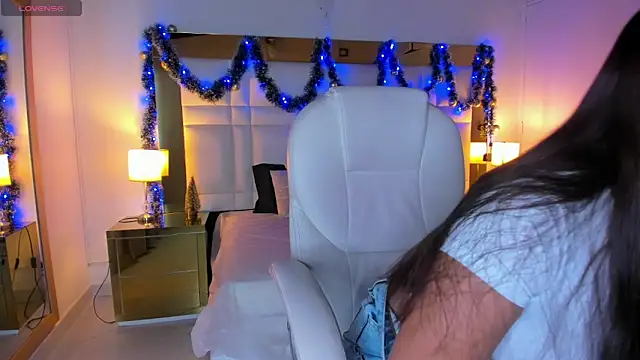 Zoei Moon online show from 12.16.25